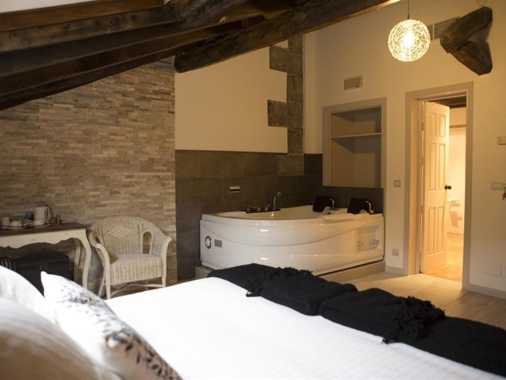 Akla Hotel Palacio Torre De Ruesga Calseca 외부 사진